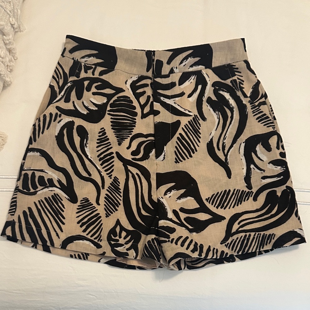 Elegant Black and Tan Leaf Print High Waist Shorts